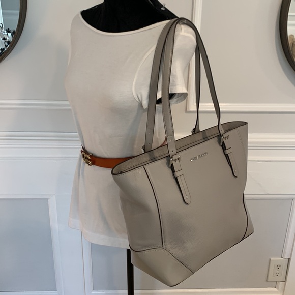 Michael Kors Bag Aria Pebbled Tote - Picture 10 of 17